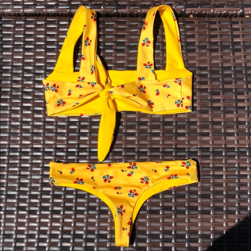 Kaoh’s Bikini Set - Picture 3 of 6